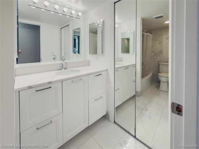 1603 Cass Lake Road D unit, Keego Harbor, MI 48320