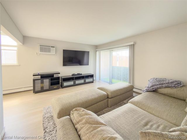 1603 Cass Lake Road D unit, Keego Harbor, MI 48320