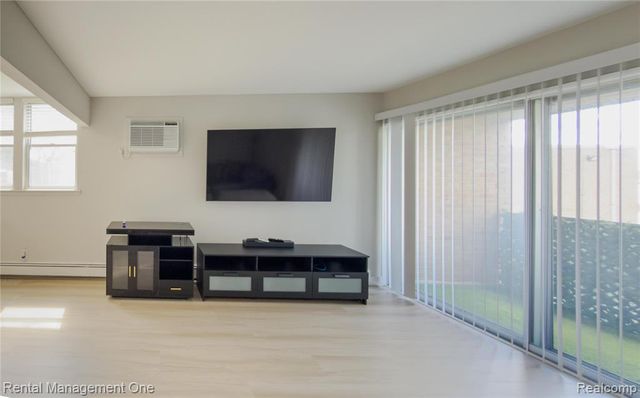 1603 Cass Lake Road D unit, Keego Harbor, MI 48320