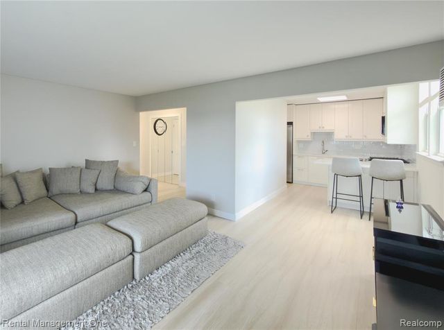 1603 Cass Lake Road D unit, Keego Harbor, MI 48320