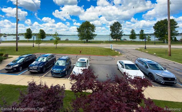 1603 Cass Lake Road D unit, Keego Harbor, MI 48320