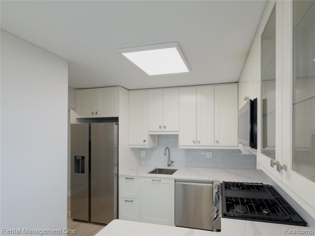 1603 Cass Lake Road D unit, Keego Harbor, MI 48320