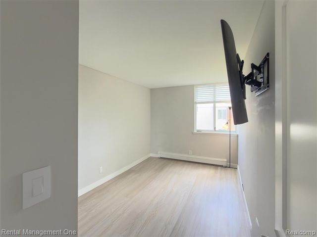 1603 Cass Lake Road D unit, Keego Harbor, MI 48320