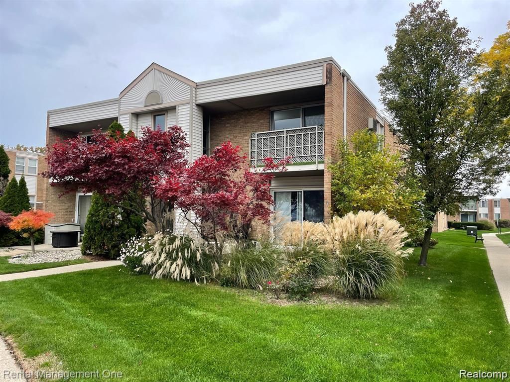 1603 Cass Lake Road D unit, Keego Harbor, MI 48320