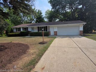 5395 Dorchester Drive, Flushing, MI 48433