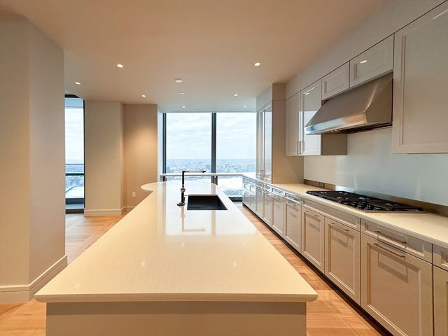 1 Dalton Street 5301, Boston, MA 02115