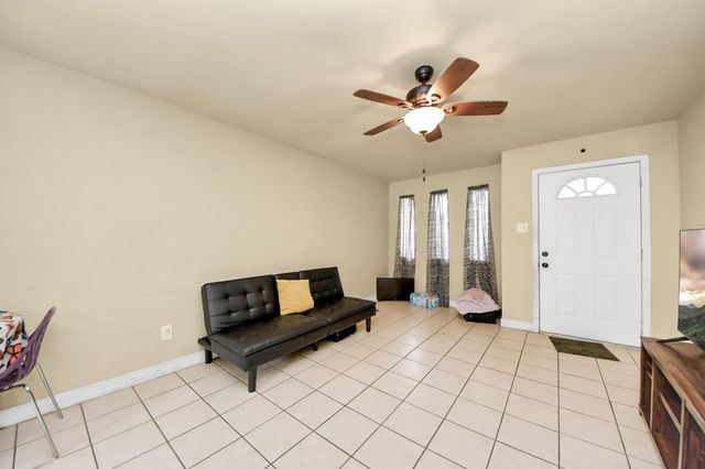 607 Airline Drive, Conroe, TX 77301