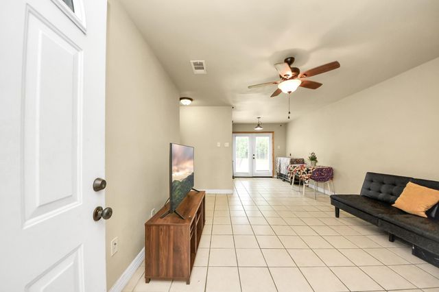 607 Airline Drive, Conroe, TX 77301