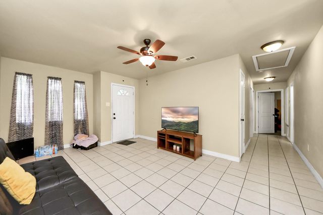 607 Airline Drive, Conroe, TX 77301