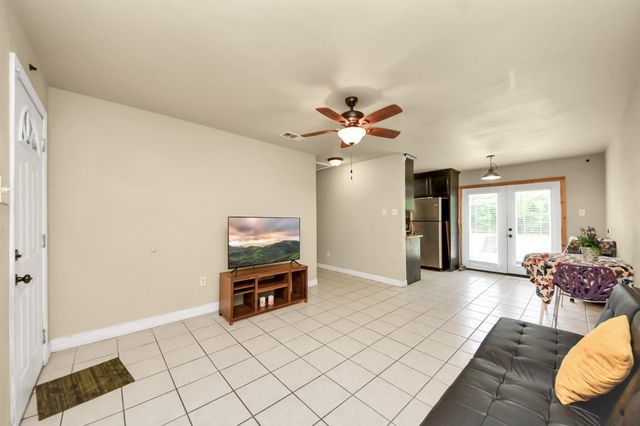 607 Airline Drive, Conroe, TX 77301