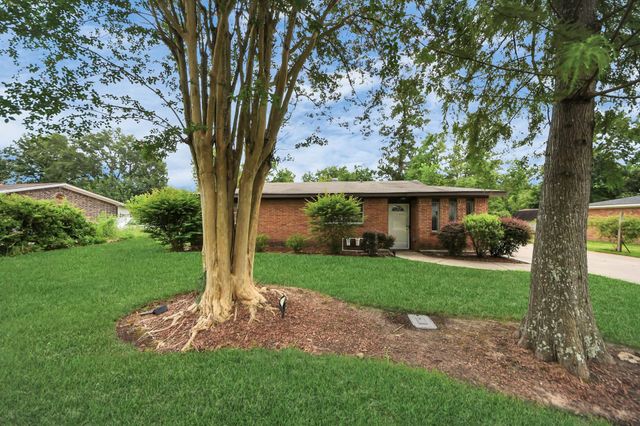 607 Airline Drive, Conroe, TX 77301