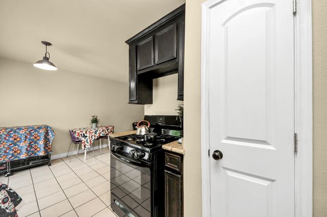 607 Airline Drive, Conroe, TX 77301