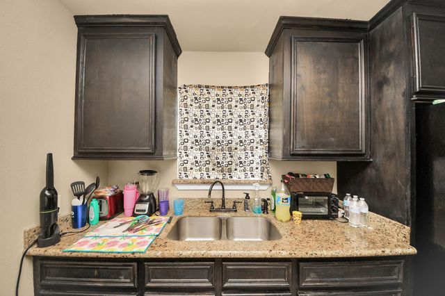 607 Airline Drive, Conroe, TX 77301