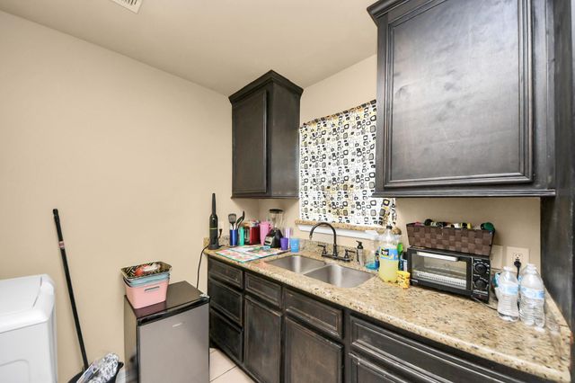 607 Airline Drive, Conroe, TX 77301