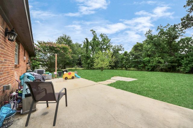 607 Airline Drive, Conroe, TX 77301