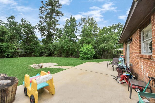 607 Airline Drive, Conroe, TX 77301