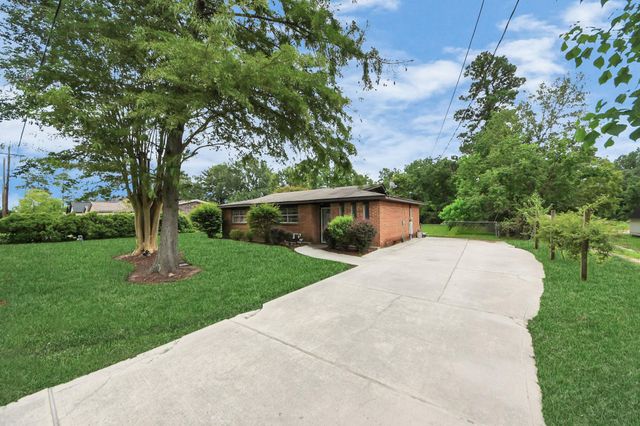 607 Airline Drive, Conroe, TX 77301