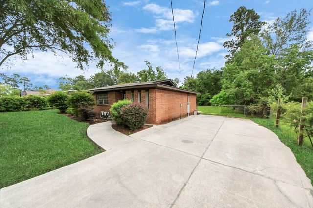 607 Airline Drive, Conroe, TX 77301