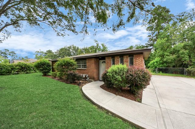 607 Airline Drive, Conroe, TX 77301