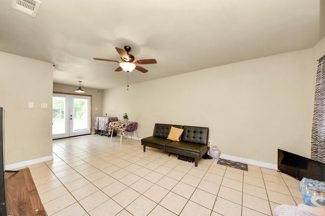 607 Airline Drive, Conroe, TX 77301