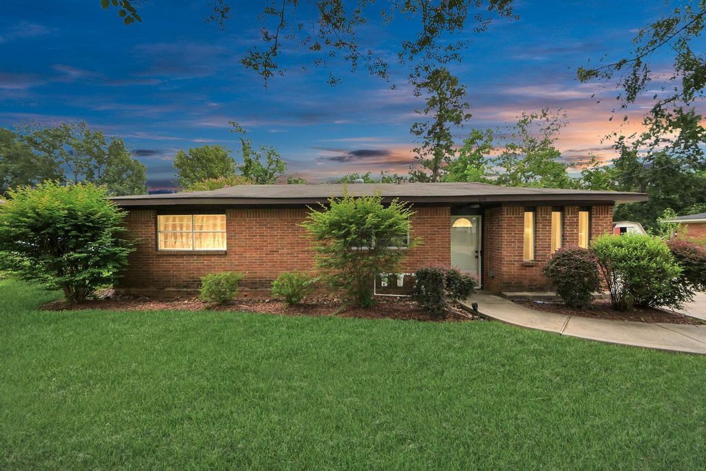 607 Airline Drive, Conroe, TX 77301