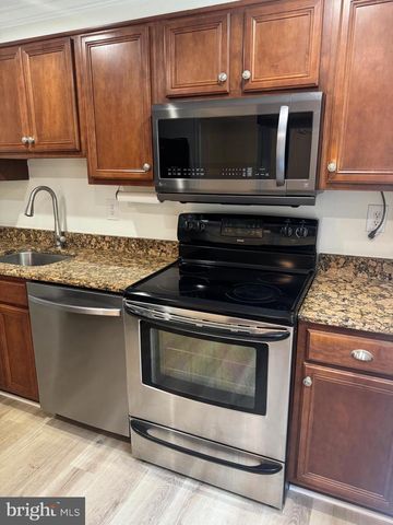 5230 LONSDALE DR, Springfield, VA 22151
