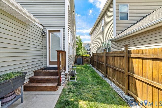 16817 Gossamer Dr, Moseley, VA 23120