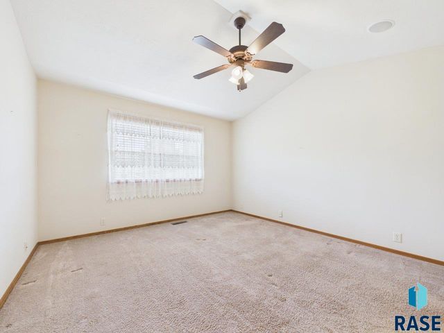 3418 S Harmony Dr Drive, Sioux Falls, SD 57110