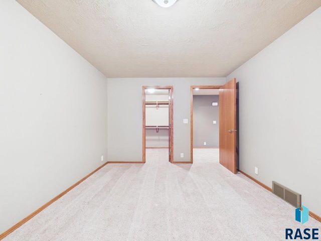 3418 S Harmony Dr Drive, Sioux Falls, SD 57110