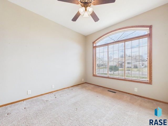 3418 S Harmony Dr Drive, Sioux Falls, SD 57110