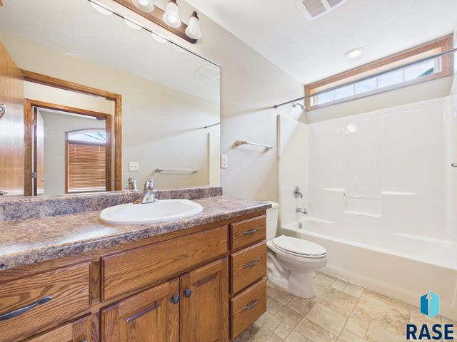 3418 S Harmony Dr Drive, Sioux Falls, SD 57110