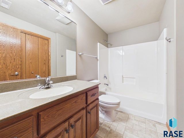 3418 S Harmony Dr Drive, Sioux Falls, SD 57110