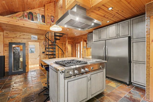 20 Crescent Hill, Grand Haven, MI 49417