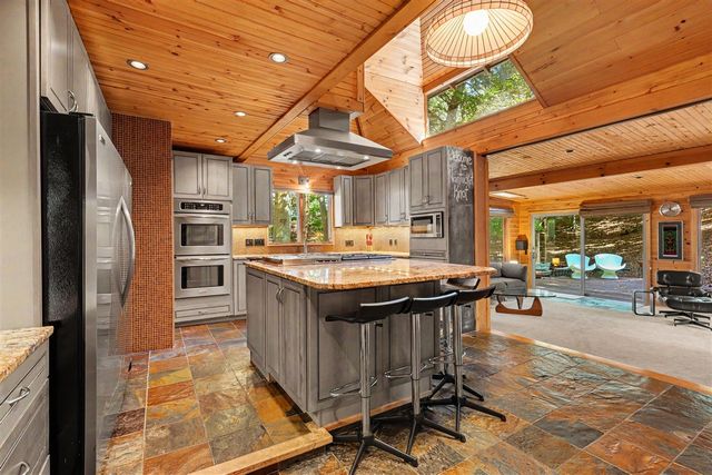 20 Crescent Hill, Grand Haven, MI 49417