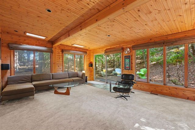 20 Crescent Hill, Grand Haven, MI 49417