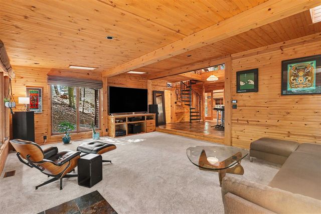 20 Crescent Hill, Grand Haven, MI 49417