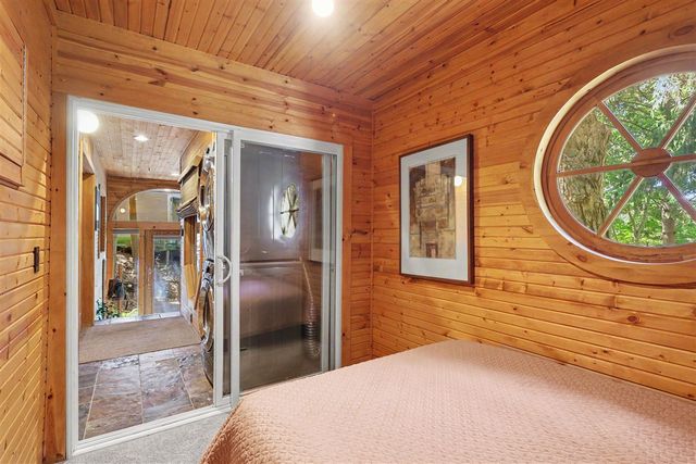 20 Crescent Hill, Grand Haven, MI 49417