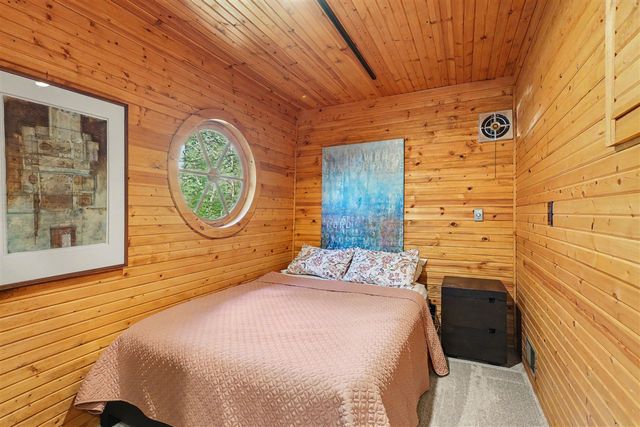 20 Crescent Hill, Grand Haven, MI 49417