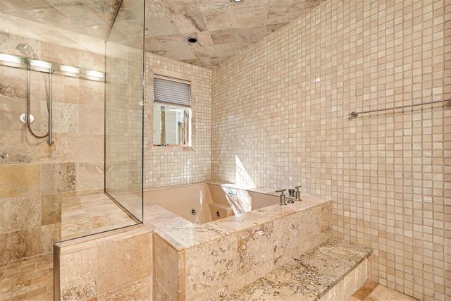20 Crescent Hill, Grand Haven, MI 49417