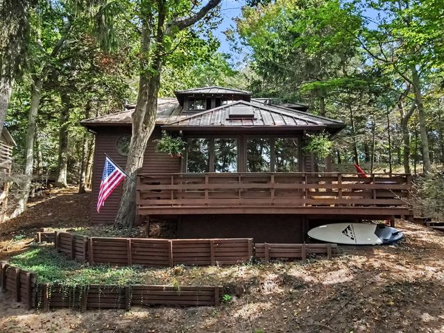 20 Crescent Hill, Grand Haven, MI 49417