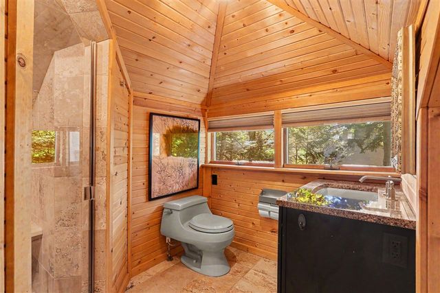 20 Crescent Hill, Grand Haven, MI 49417