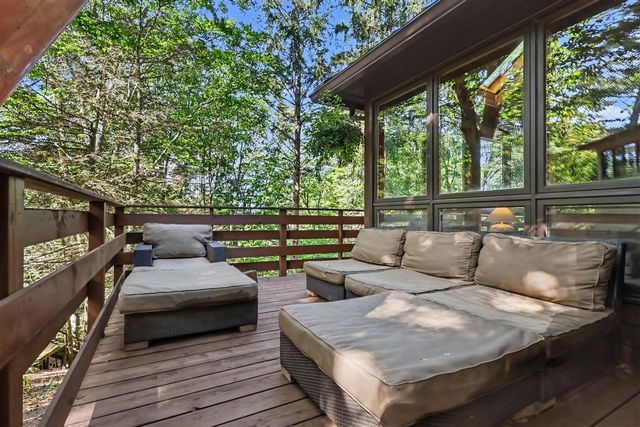 20 Crescent Hill, Grand Haven, MI 49417