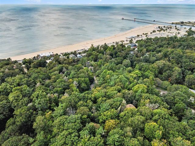 20 Crescent Hill, Grand Haven, MI 49417