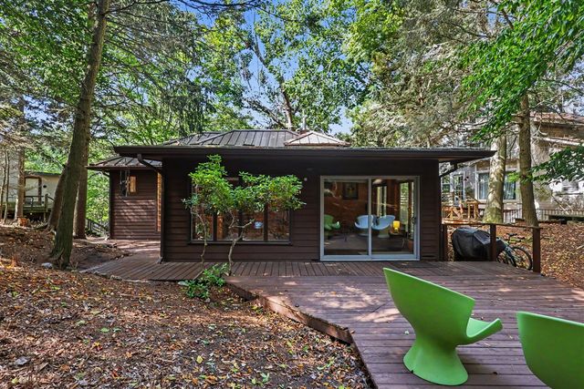 20 Crescent Hill, Grand Haven, MI 49417