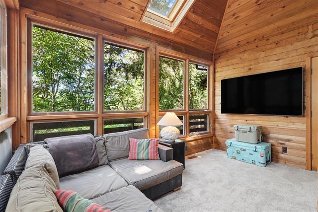 20 Crescent Hill, Grand Haven, MI 49417