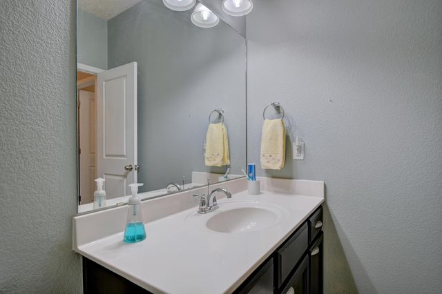 412 Landing Trail NE, Rio Rancho, NM 87124