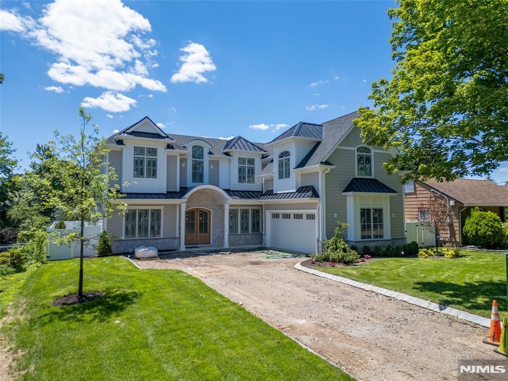 92 Oliver Road, Paramus, NJ 07652