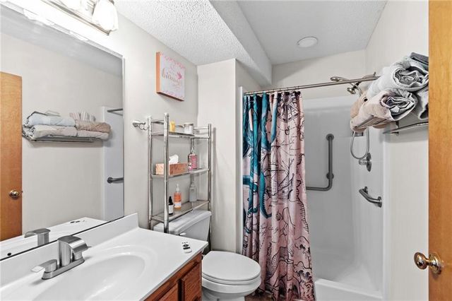 206 E 22nd Terrace, Kearney, MO 64060