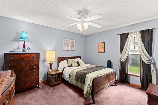 206 E 22nd Terrace, Kearney, MO 64060