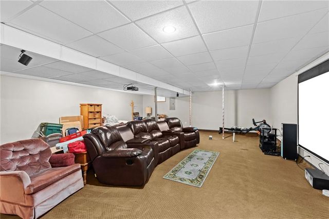 206 E 22nd Terrace, Kearney, MO 64060